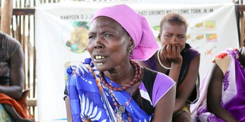 Volunteers support malnourished children in South Sudan